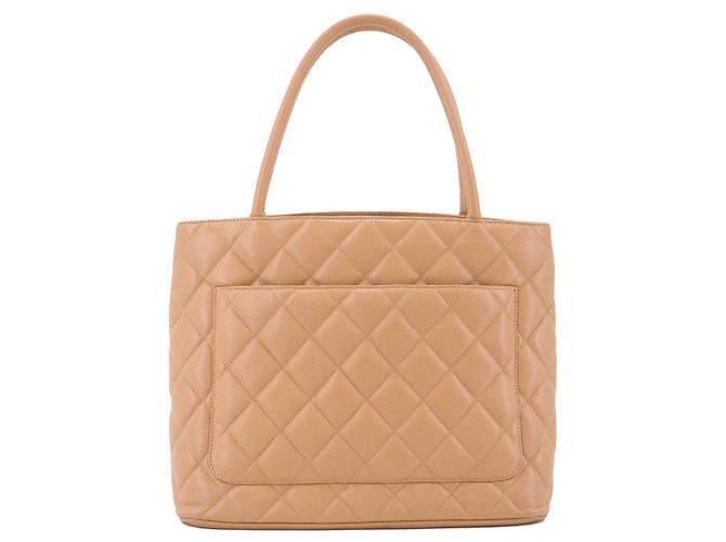 CHANEL - Borsa Medaillon Chanel in pelle caviar beige - vista 3