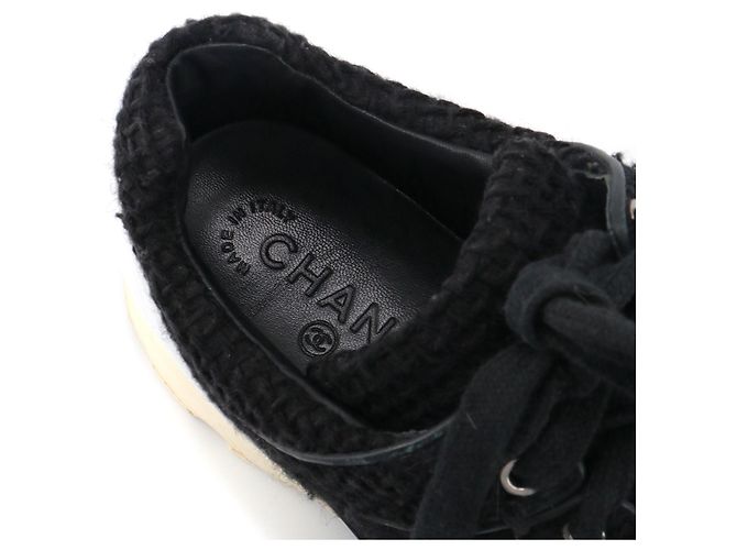 CHANEL - Sneakers basse Chanel in tweed nero (T39) - vista 5