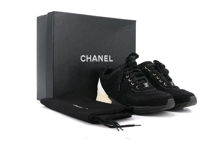 CHANEL - Sneakers basse Chanel in tweed nero (T39) - vista 6