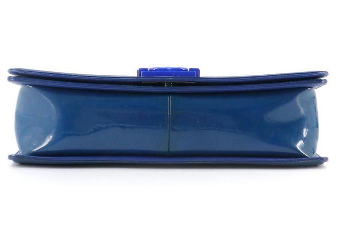 CHANEL - Borsa a spalla Chanel Boy in pelle verniciata blu - vista 4