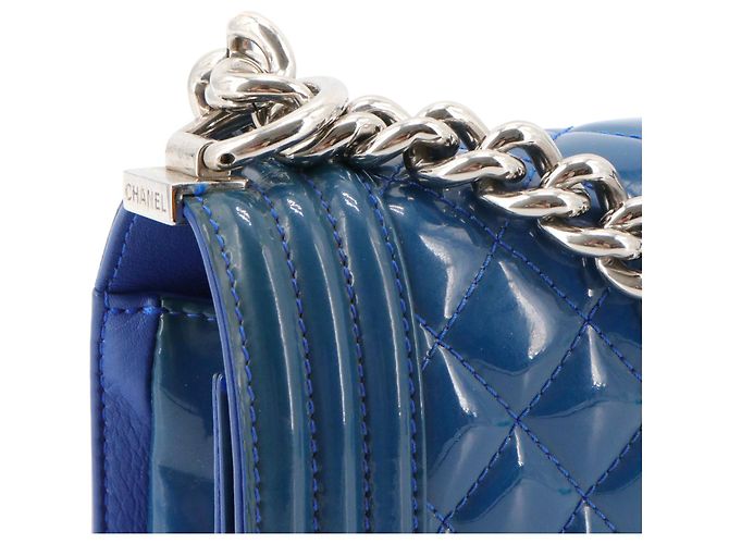 CHANEL - Borsa a spalla Chanel Boy in pelle verniciata blu - vista 6