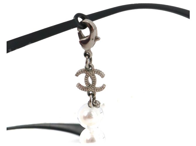 CHANEL - Occhiali da sole neri in metallo Chanel con catena di perle Nero - vista 4