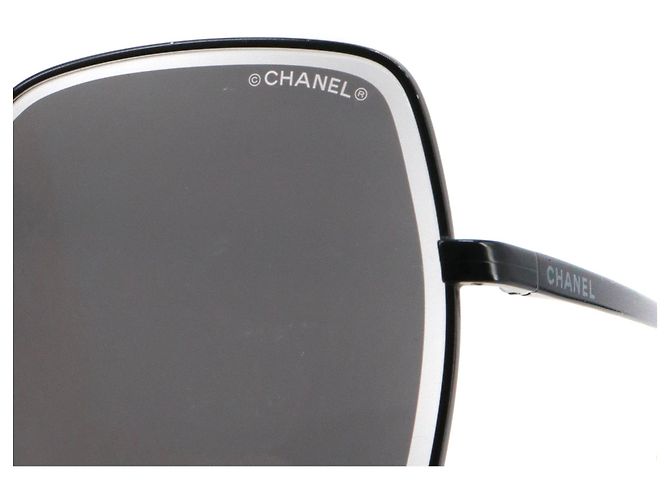 CHANEL - Occhiali da sole neri in metallo Chanel con catena di perle Nero - vista 5