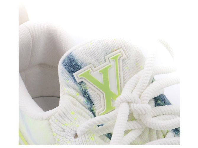 LOUIS VUITTON - Baskets Louis Vuitton en toile blanche (T41) - vue 4
