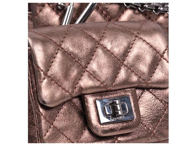 CHANEL - Borsa a spalla piccola Cargo 2.55 in pelle bronzo rugosa - vista 5