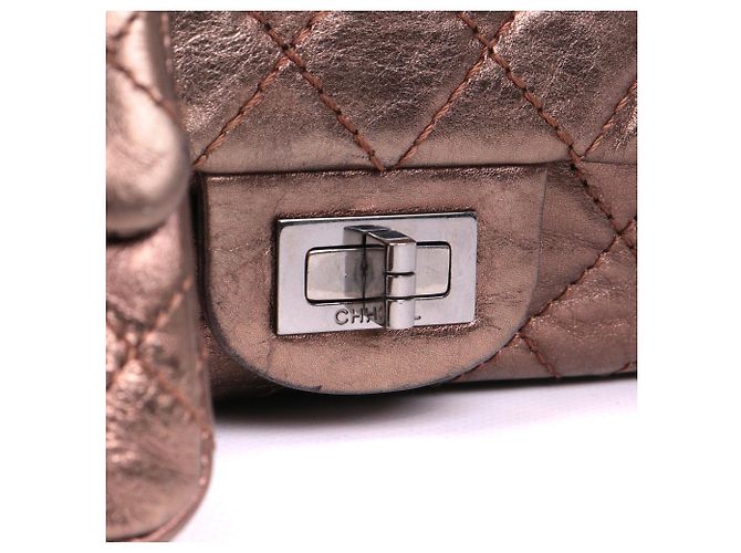 CHANEL - Borsa a spalla piccola Cargo 2.55 in pelle bronzo rugosa - vista 6