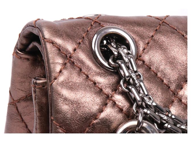 CHANEL - Borsa a spalla piccola Cargo 2.55 in pelle bronzo rugosa - vista 8