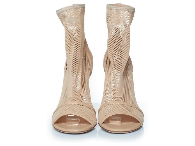 Gianvito Rossi, botas de calcetín de red en beige - vista 6