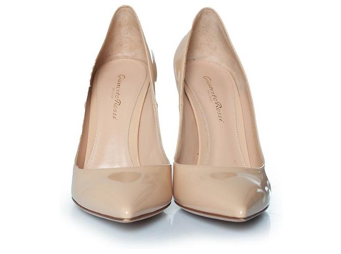 Gianvito Rossi, Lackleder-Pumps in Nude - Ansicht 5