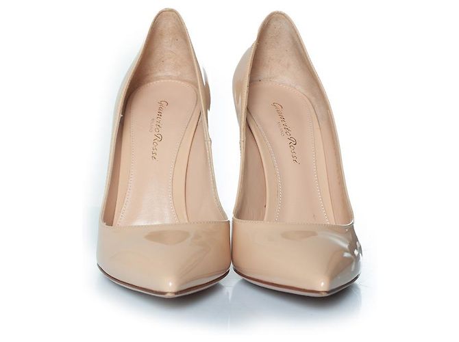 Gianvito Rossi, Lackleder-Pumps in Nude - Ansicht 7