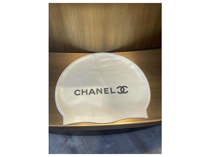 Bonnet de bain Chanel blanc silicone - vue 3