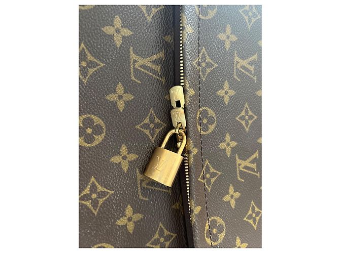 Louis Vuitton Grande valigia monogramma Pesca Marrone scuro - vista 4