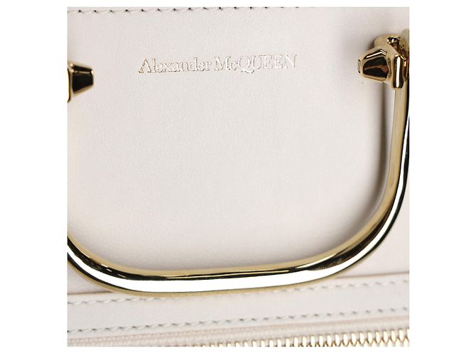 Sac à bandoulière The Short Story en cuir blanc d'Alexander McQueen - vue 7