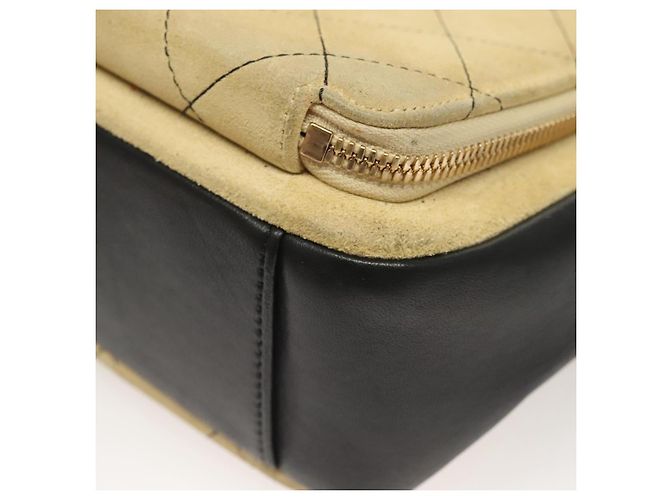 CHANEL Borsa a Spalla Matelassé in Camoscio Avorio Oro CC Auth 128451 D'oro Crudo - vista 14