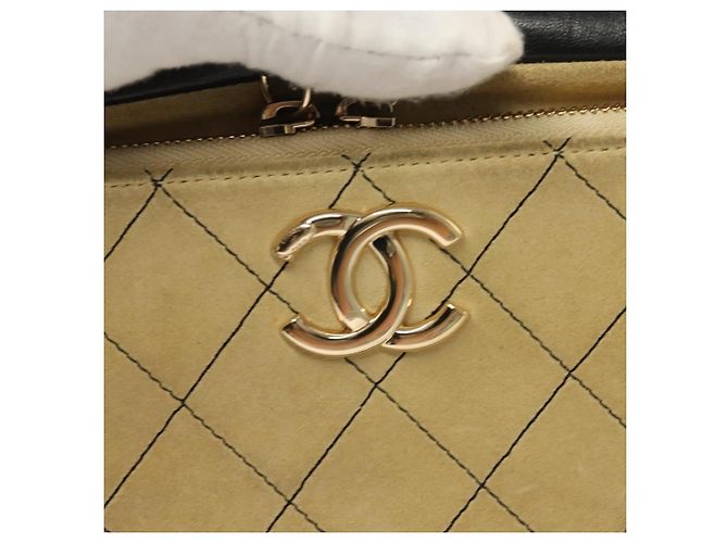 CHANEL Borsa a Spalla Matelassé in Camoscio Avorio Oro CC Auth 128451 D'oro Crudo - vista 17