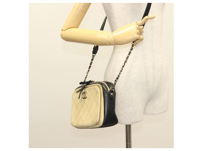 CHANEL Borsa a Spalla Matelassé in Camoscio Avorio Oro CC Auth 128451 D'oro Crudo - vista 24