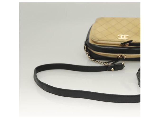 CHANEL Borsa a Spalla Matelassé in Camoscio Avorio Oro CC Auth 128451 D'oro Crudo - vista 7