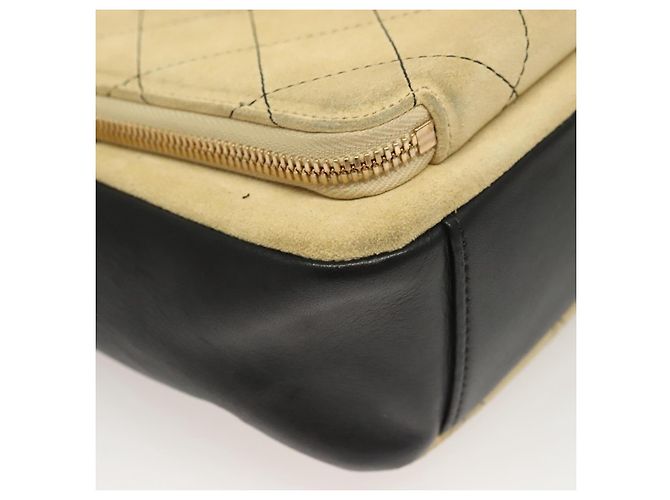 CHANEL Borsa a Spalla Matelassé in Camoscio Avorio Oro CC Auth 128451 D'oro Crudo - vista 9