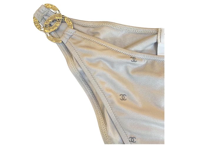Bikini de dos piezas Chanel 2024 Coco Beach en plata con logo CC, talla FR 38 Hardware de plata - vista 10