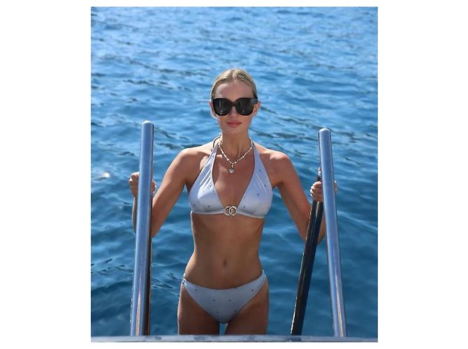 Bikini de dos piezas Chanel 2024 Coco Beach en plata con logo CC, talla FR 38 Hardware de plata - vista 3