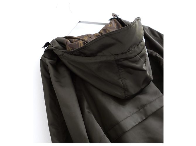 Chaqueta deportiva con capucha de nylon brillante Louis Vuitton Caqui - vista 10