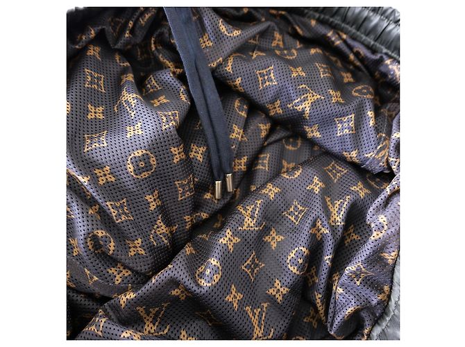 Chaqueta deportiva con capucha de nylon brillante Louis Vuitton Caqui - vista 15