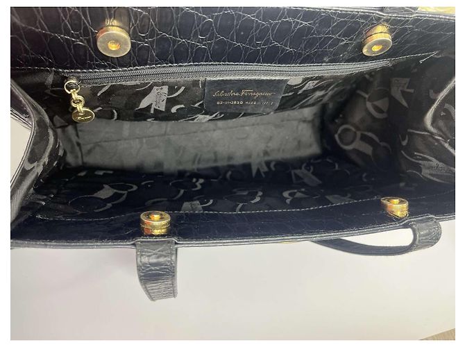 Borsa Salvatore Ferragamo Vara in pelle nera effetto coccodrillo - vista 6