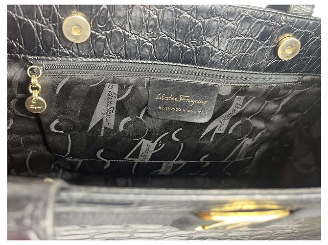 Borsa Salvatore Ferragamo Vara in pelle nera effetto coccodrillo - vista 7