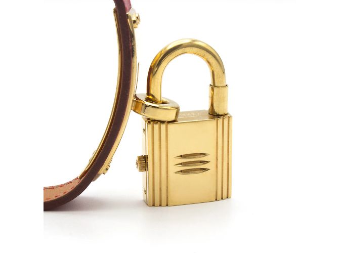 Hermès Kelly Uhr.- Einzelnes rotes Lederarmband mit Hermès-Unterschrift. Golden - Ansicht 4