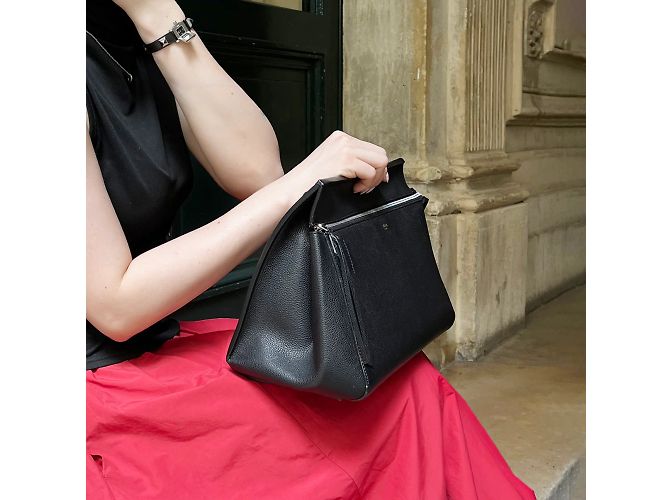 Céline Bolso Celine Edge en cuero negro, con un solo asa de cuero negro para un fácil transporte. - vista 2