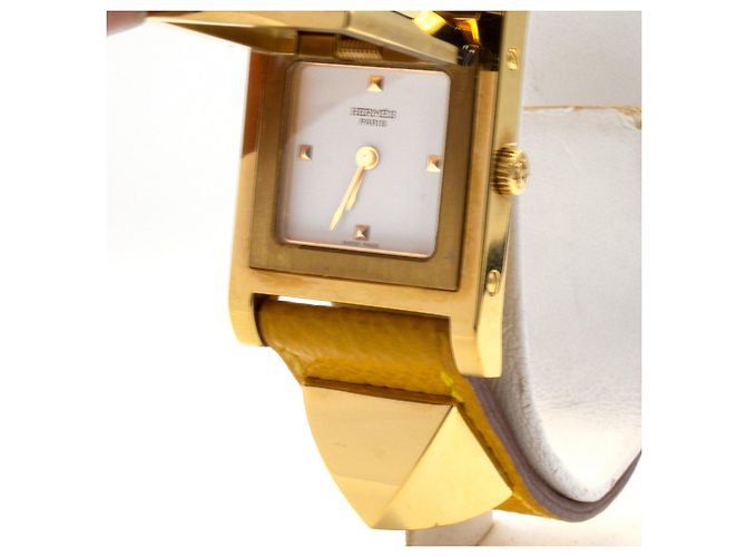 Hermès Médor Damenuhr in vergoldet. Golden - Ansicht 2