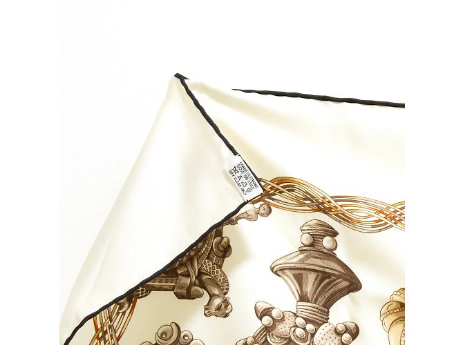 Sciarpa di seta Hermès Alliance du Mondo crema 90x90 Crudo - vista 7