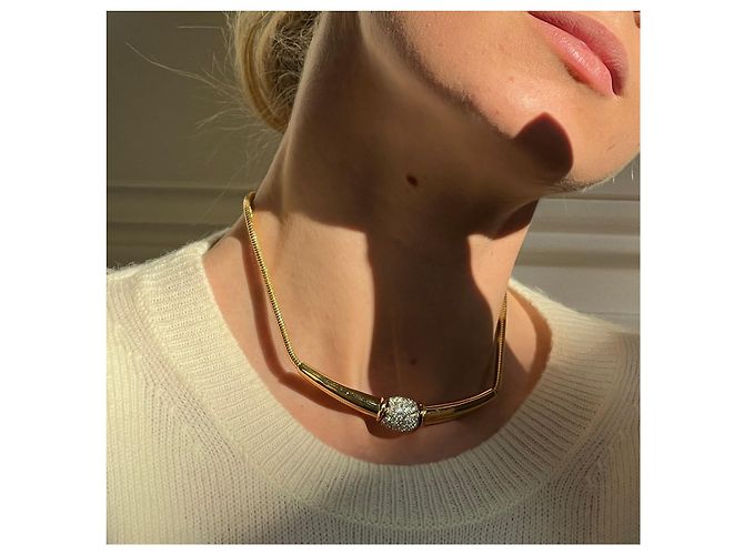 Collana Givenchy in metallo placcato oro con chiusura logo D'oro - vista 2