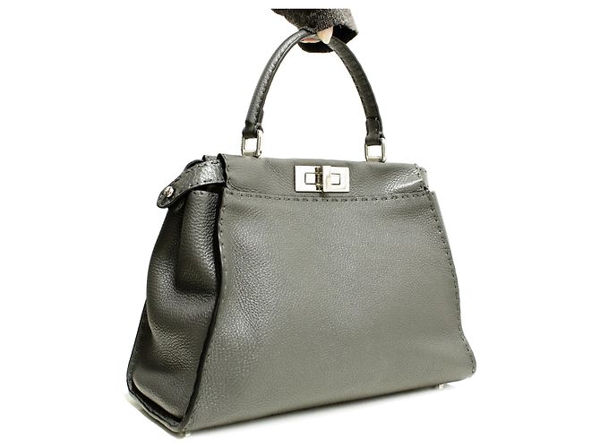 e la borsa iconica Fendi Peekabo Grigio - vista 2