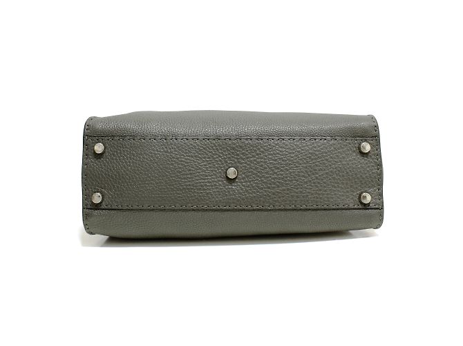 e la borsa iconica Fendi Peekabo Grigio - vista 4