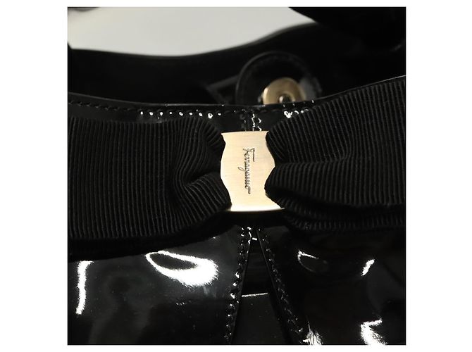 Borsa Vala in pelle verniciata nera Salvatore Ferragamo Auth 129211 - vista 10
