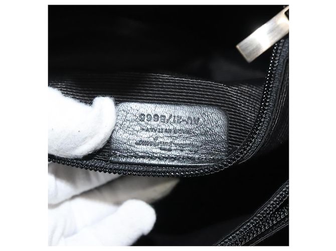 Borsa Vala in pelle verniciata nera Salvatore Ferragamo Auth 129211 - vista 12