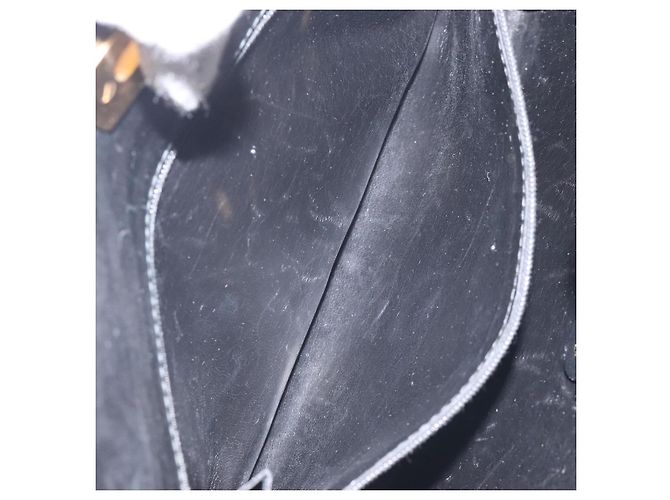 Borsa a Spalla Gancini Chain in Pelle Nera Oro Auth 128664 di Salvatore Ferragamo - vista 11