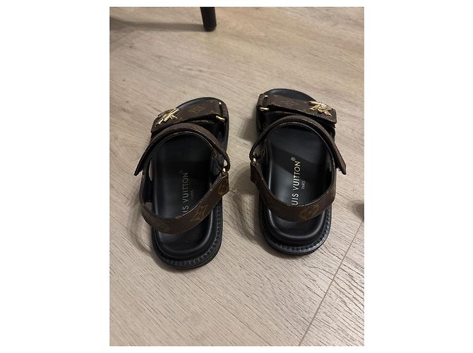 Sandali Louis Vuitton in pelle marrone - vista 4