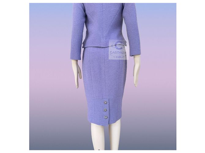 Chanel Traje de Tweed Lavanda con Botones de Joyas 38 FR - vista 14