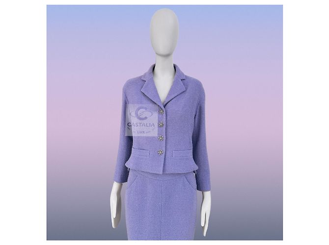 Chanel Traje de Tweed Lavanda con Botones de Joyas 38 FR - vista 6
