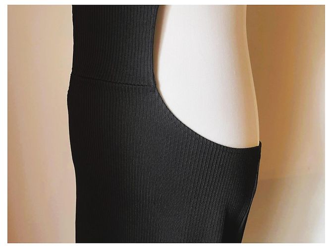 Autre Marque Wunderschönes schwarzes Midi-Kleid von Benetton, Cut-Out-Modell, Größe S, neu - Ansicht 9