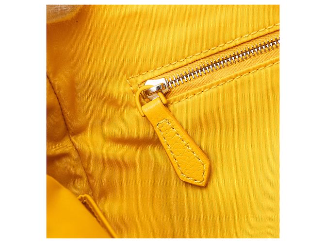 Borsa Baguette grande in nylon Econyl giallo Fendi - vista 11