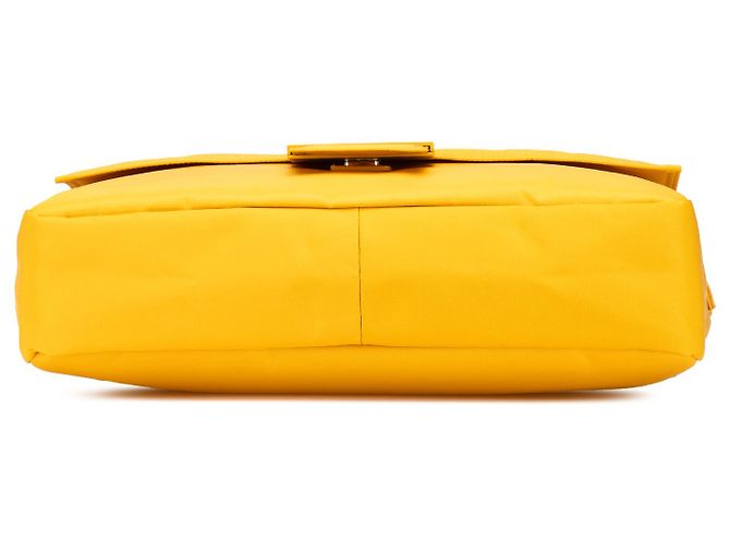 Borsa Baguette grande in nylon Econyl giallo Fendi - vista 3
