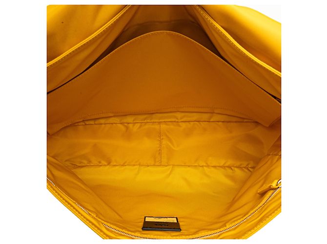 Borsa Baguette grande in nylon Econyl giallo Fendi - vista 4