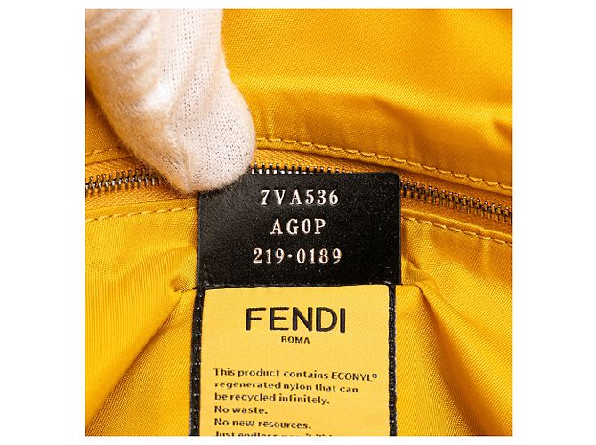Borsa Baguette grande in nylon Econyl giallo Fendi - vista 7