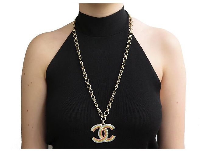 NUOVO COLLANA CHANEL PENDENTE LOGO CC STRASS MULTICOLOR ORO D'oro - vista 12