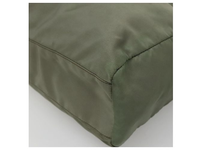 Borsa Tote Prada in nylon verde oro Auth 128736 D'oro - vista 15