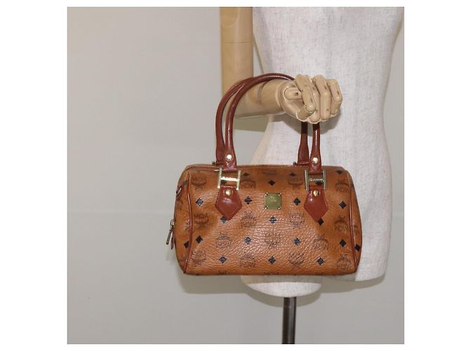 Borsa MCM Logogram Vicetos in pelle PVC marrone e oro Auth BA3905 D'oro - vista 23