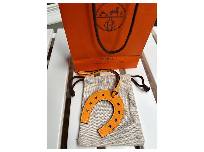 Charm per borsa Hermès Paddock Arancione in pelle - vista 3